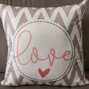 Capa Almofada 45x45cm - Chevron Love - Rosa/Cinza