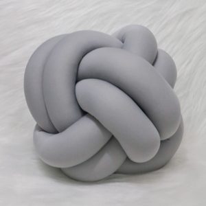 Almofada em Nó- Circunferência 82cm - Cinza Claro