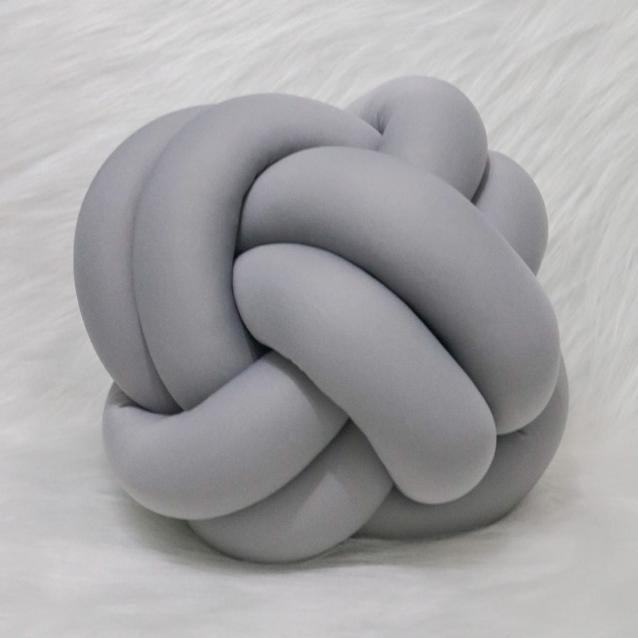 Almofada em Nó- Circunferência 82cm - Cinza Claro