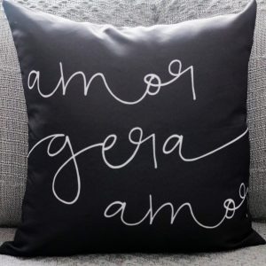Capa Almofada 47x47cm - Amor Gera Amor - Preto